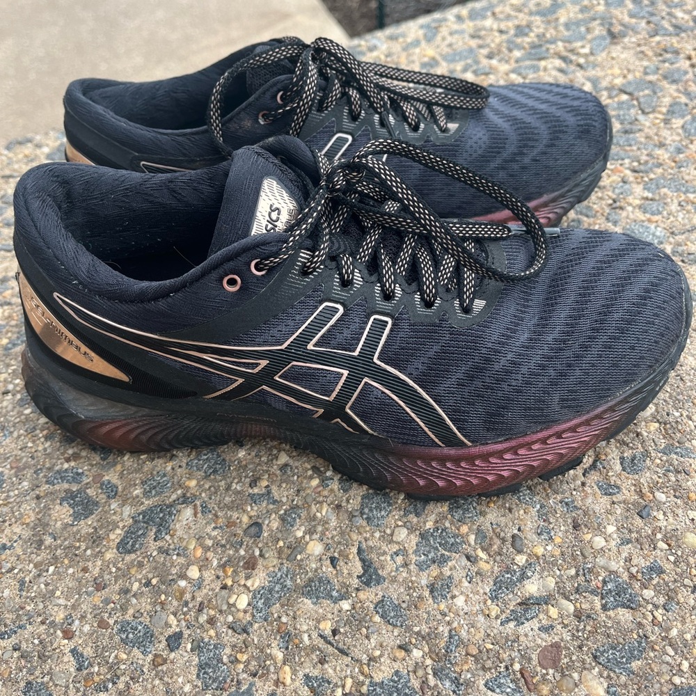 Women’s ASICS nimbus 22